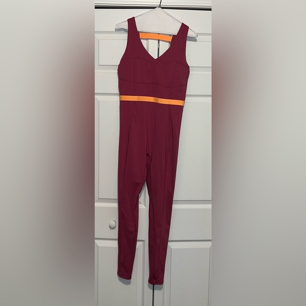 Fabletics Motion365+ Onesie. NEVER WORN
TAGS STILL ON. SIZE LARGE